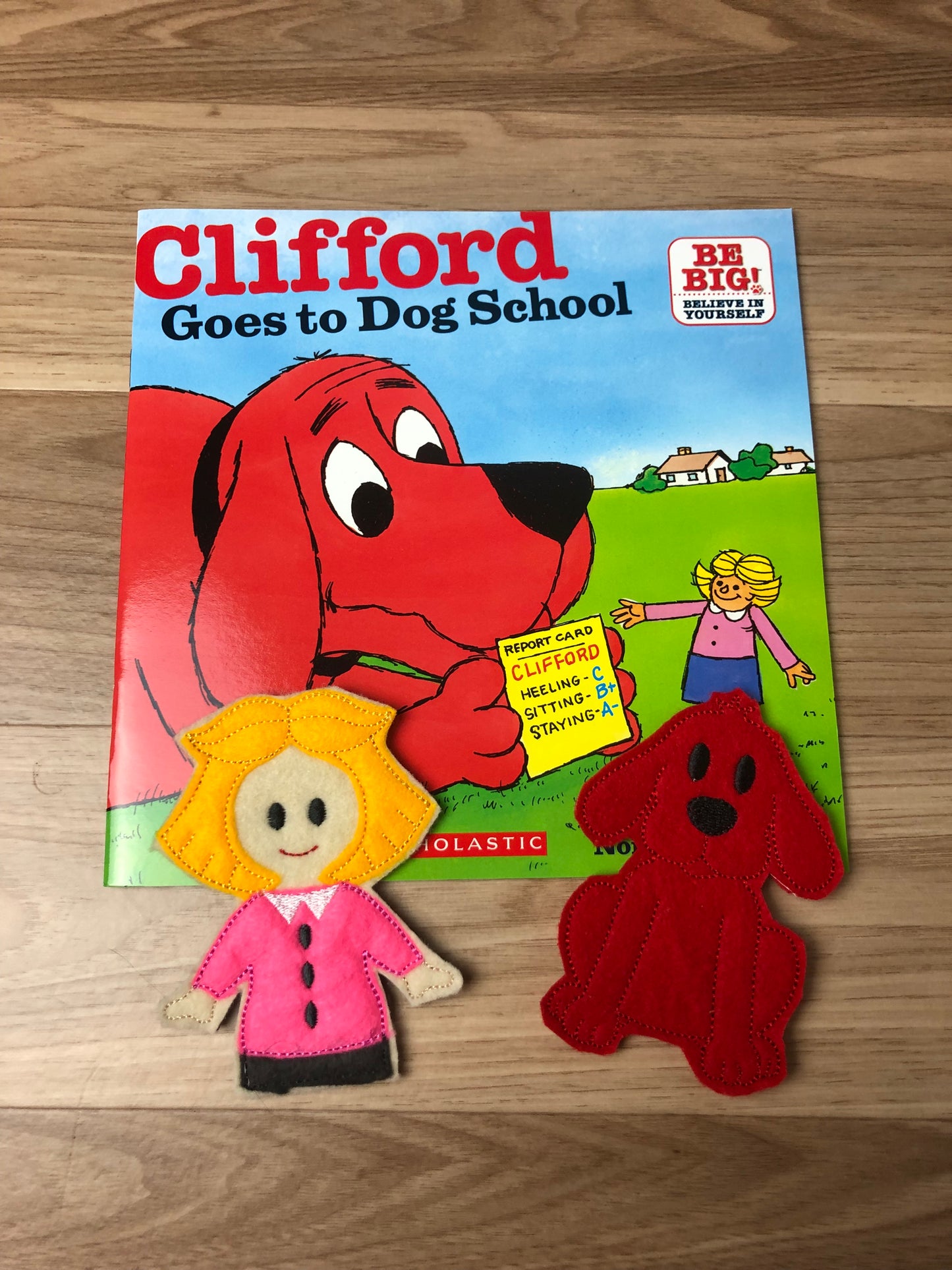 Clifford goes to School Book and Finger Puppet Set
