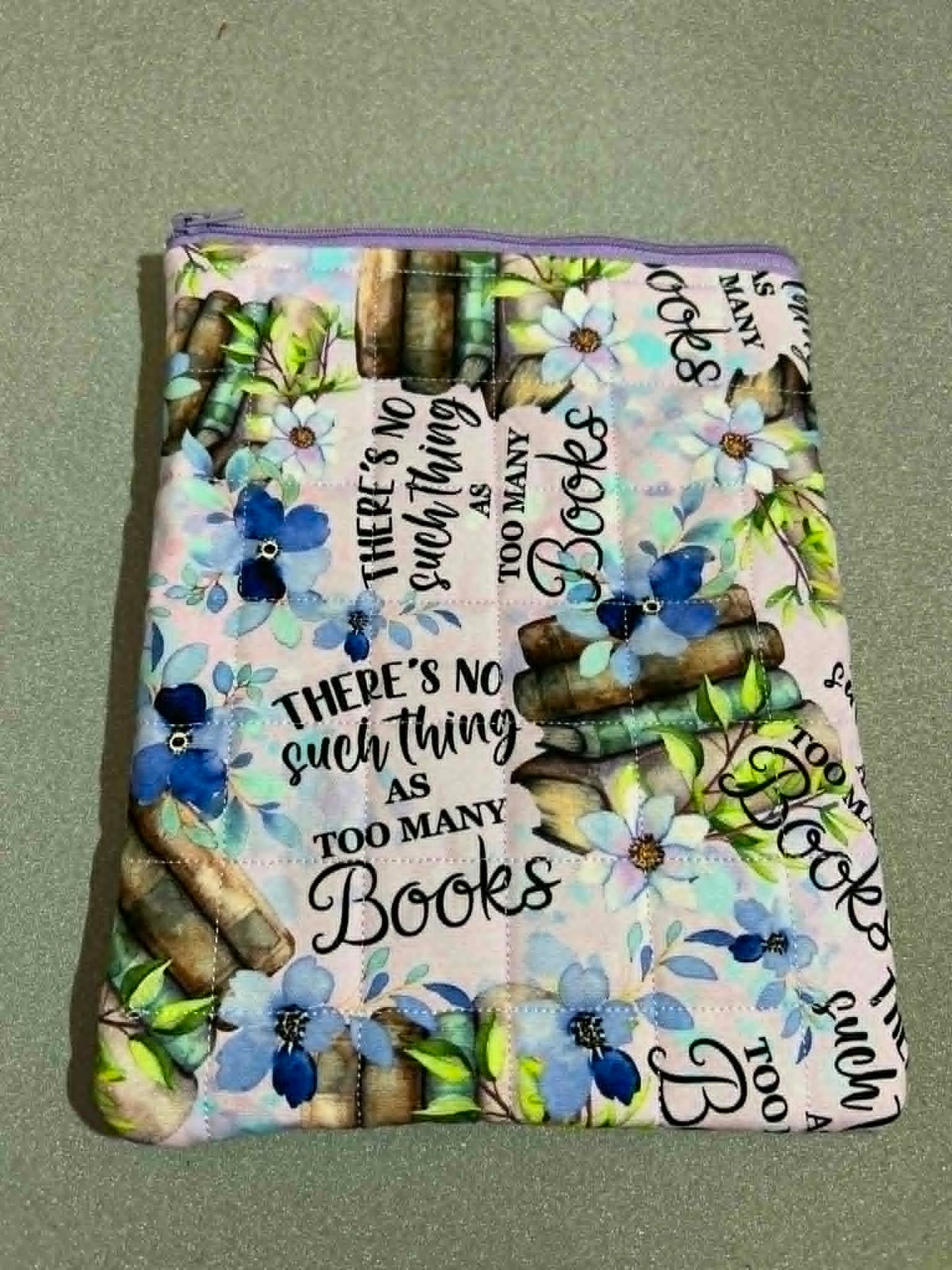 E reader/ Kindle Sleeve - Too many Books